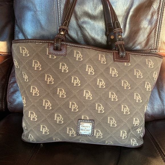 Dooney & Bourke Handbags - 💯Authentic Dooney & Bourke Monogram handbag